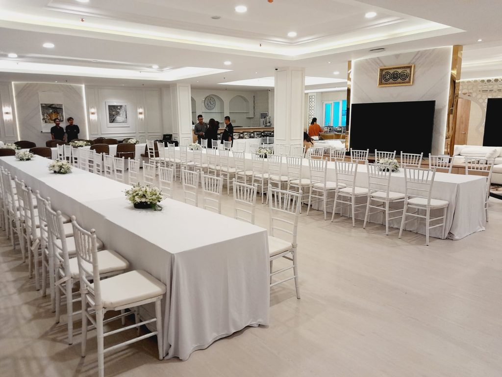 Menyewakan Kursi Tiffany Area Lebak Bulus