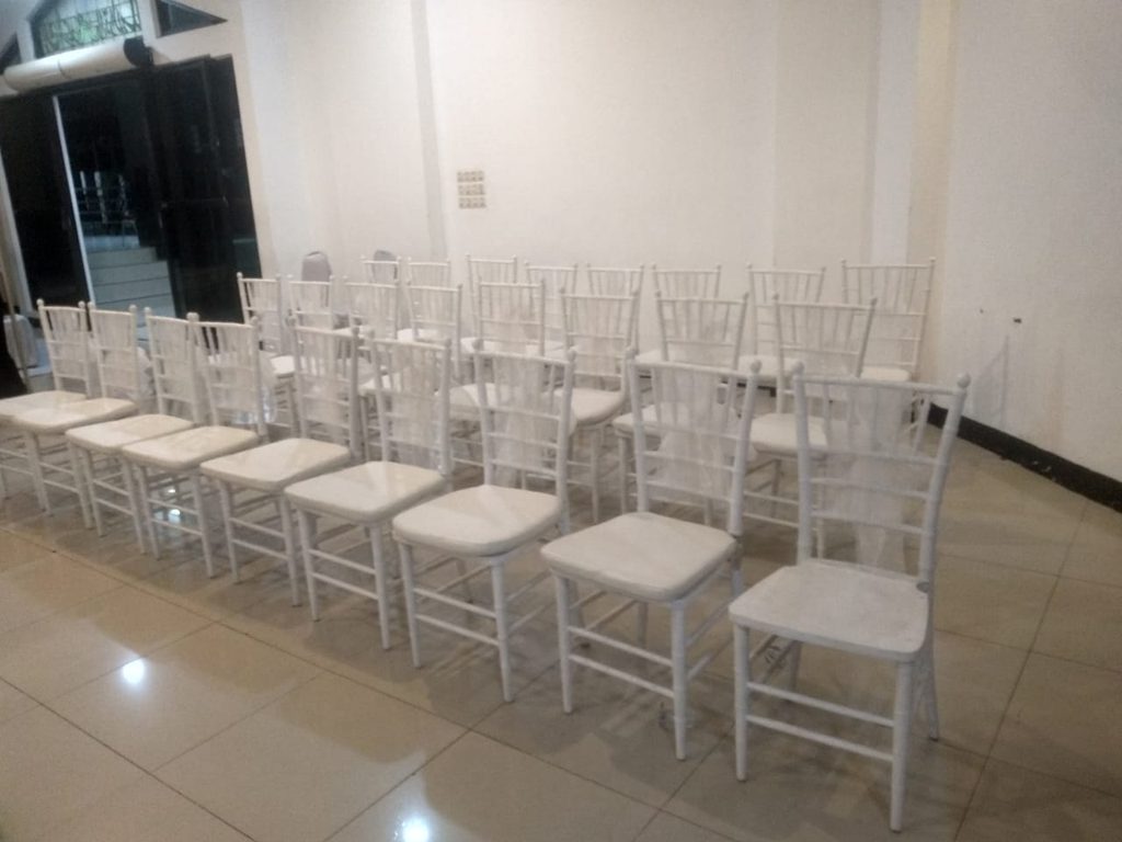 Menyewakan Kursi Tiffany Area Lebak Bulus